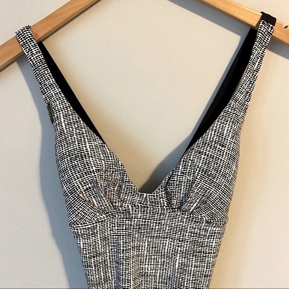 Lole one piece side tie cross back black and white patterned swimsuit- XS - Picture 10 of 16